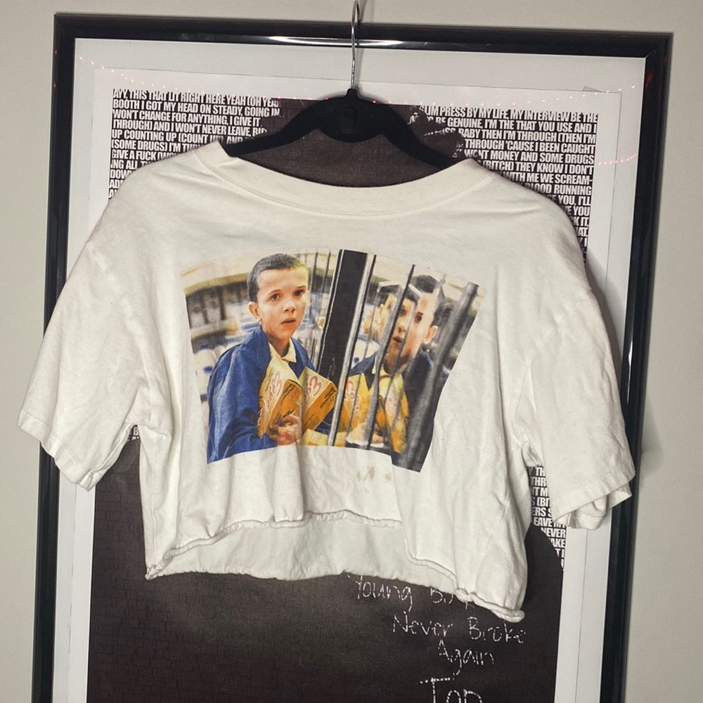Stranger things crop top. SIZE: M